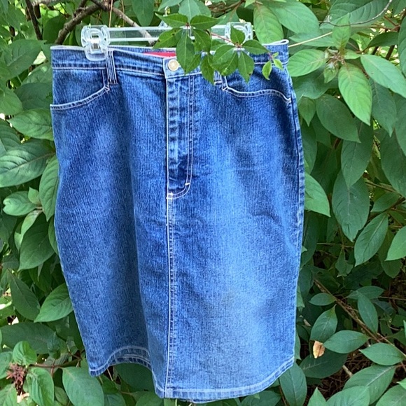 🦋Gloria Vanderbilt Fun Size 10 Awesome Denim Jean Skirt Fun to Wear 🦋 - Picture 2 of 7